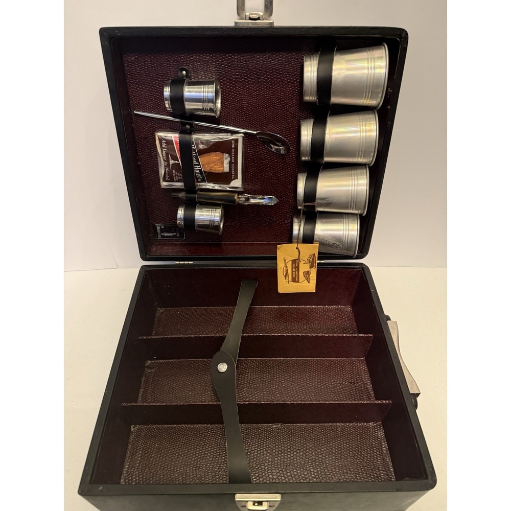 Vintage Londonaire Travel Bar w Key  Pub 2 Shot Glass 4 Cups Holds 3 Bottles
